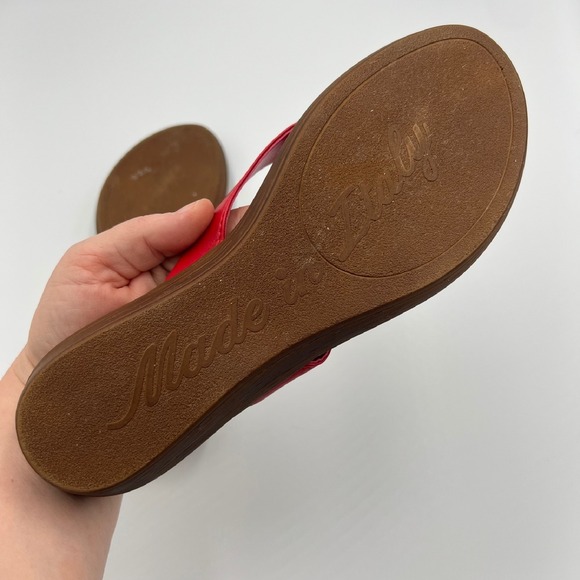 ✨Italian Shoemakers Red Flower‎ Rhinestone Thong Sandals Made in Italy 8.5 women - Picture 8 of 8